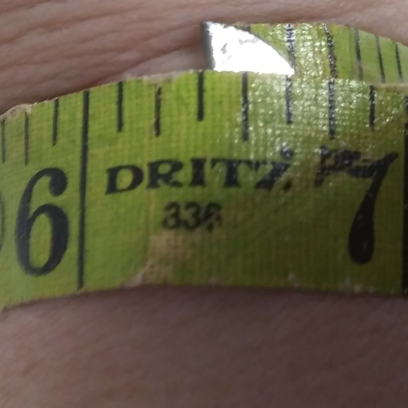 Lia Sophia That’s a Wrap Cuff Bracelet Brutalist vibes Hammered gold tone metal - Picture 9 of 16